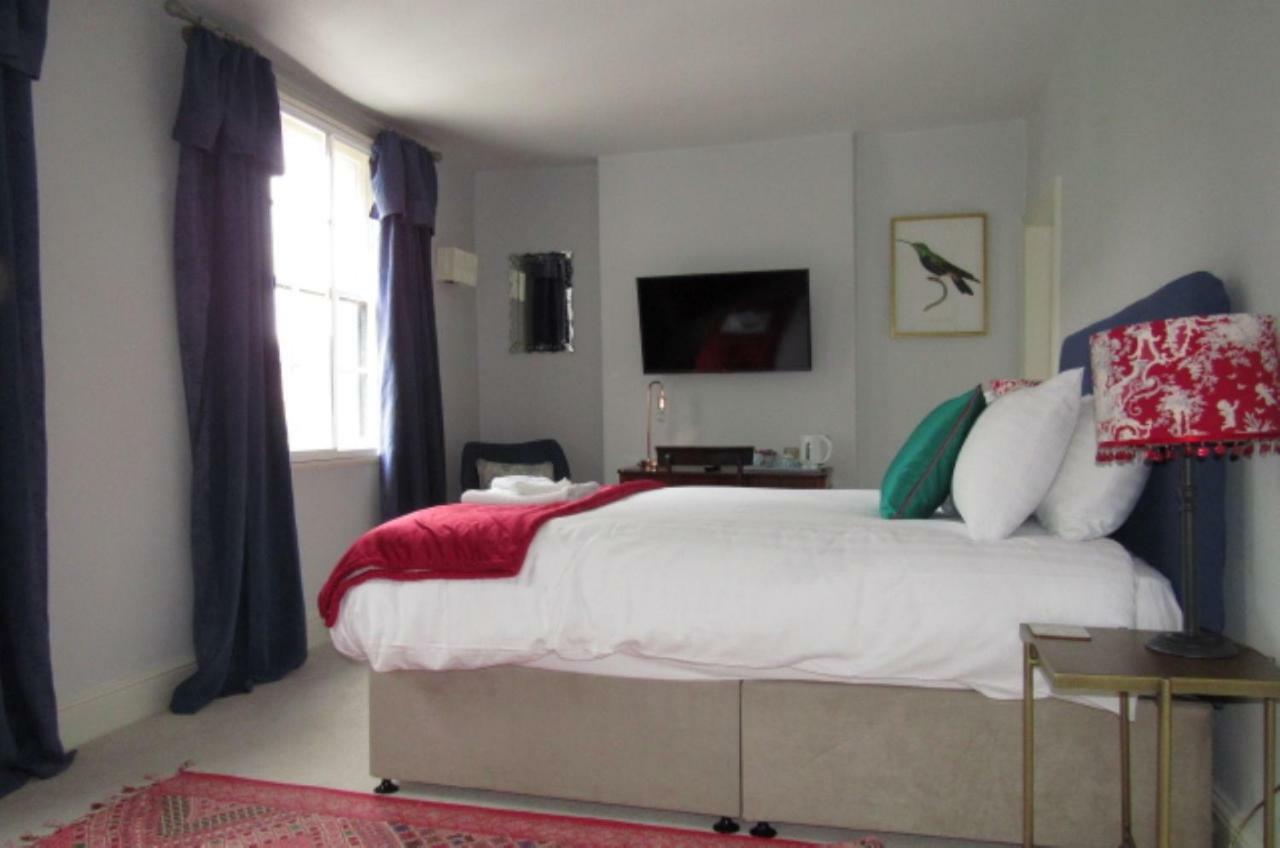 The Old Vicarage Hotel & Restaurant Bridgwater Dış mekan fotoğraf A bedroom at The Swan