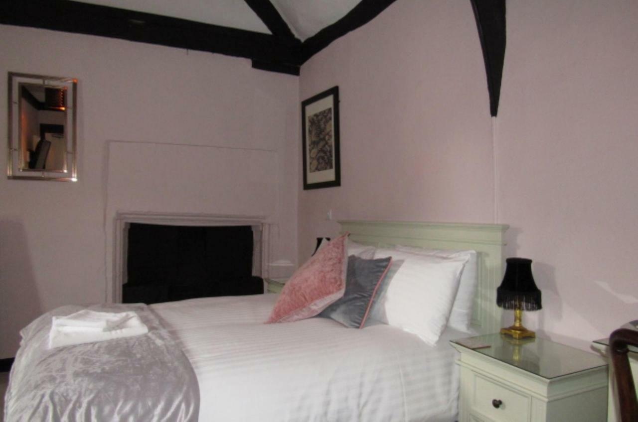 The Old Vicarage Hotel & Restaurant Bridgwater Dış mekan fotoğraf A bedroom at the Old Mill